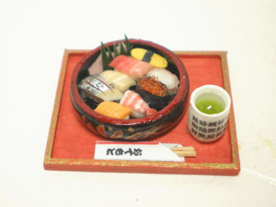 ���i
