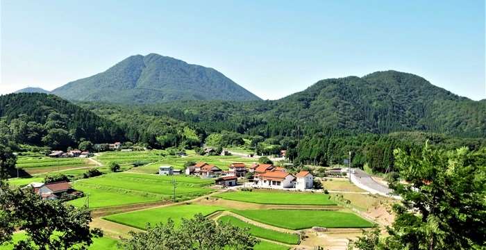 北三瓶口から見る森田山