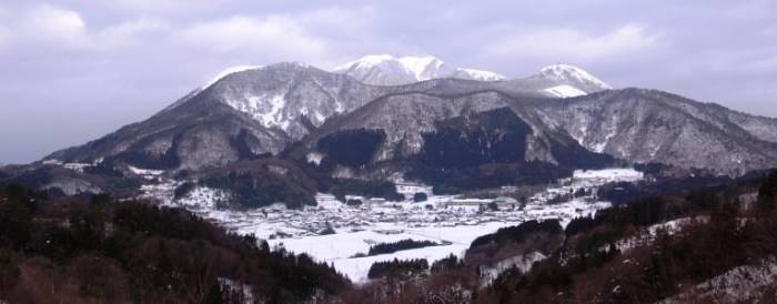三瓶山 雪の六峰全景 志学展望広場