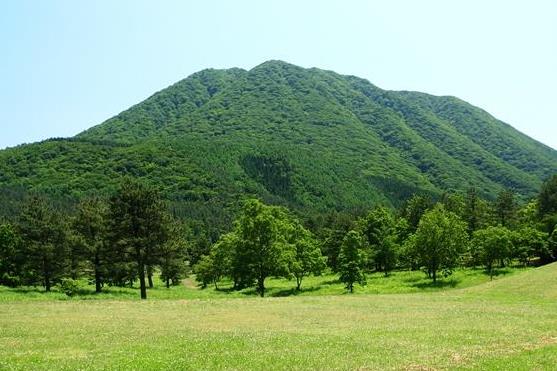 男三瓶山