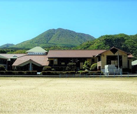 北三瓶小学校・中学校から三瓶山