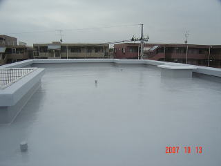 マンション屋上の防水工事・当社の防水工事は１０年保証です