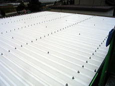 折板屋根（遮熱塗料）の塗装