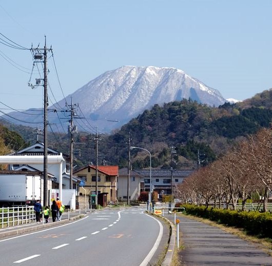 大田高校付近から春雪の三瓶山