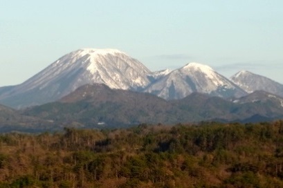 仙ノ山展望台から三瓶山を遠望
